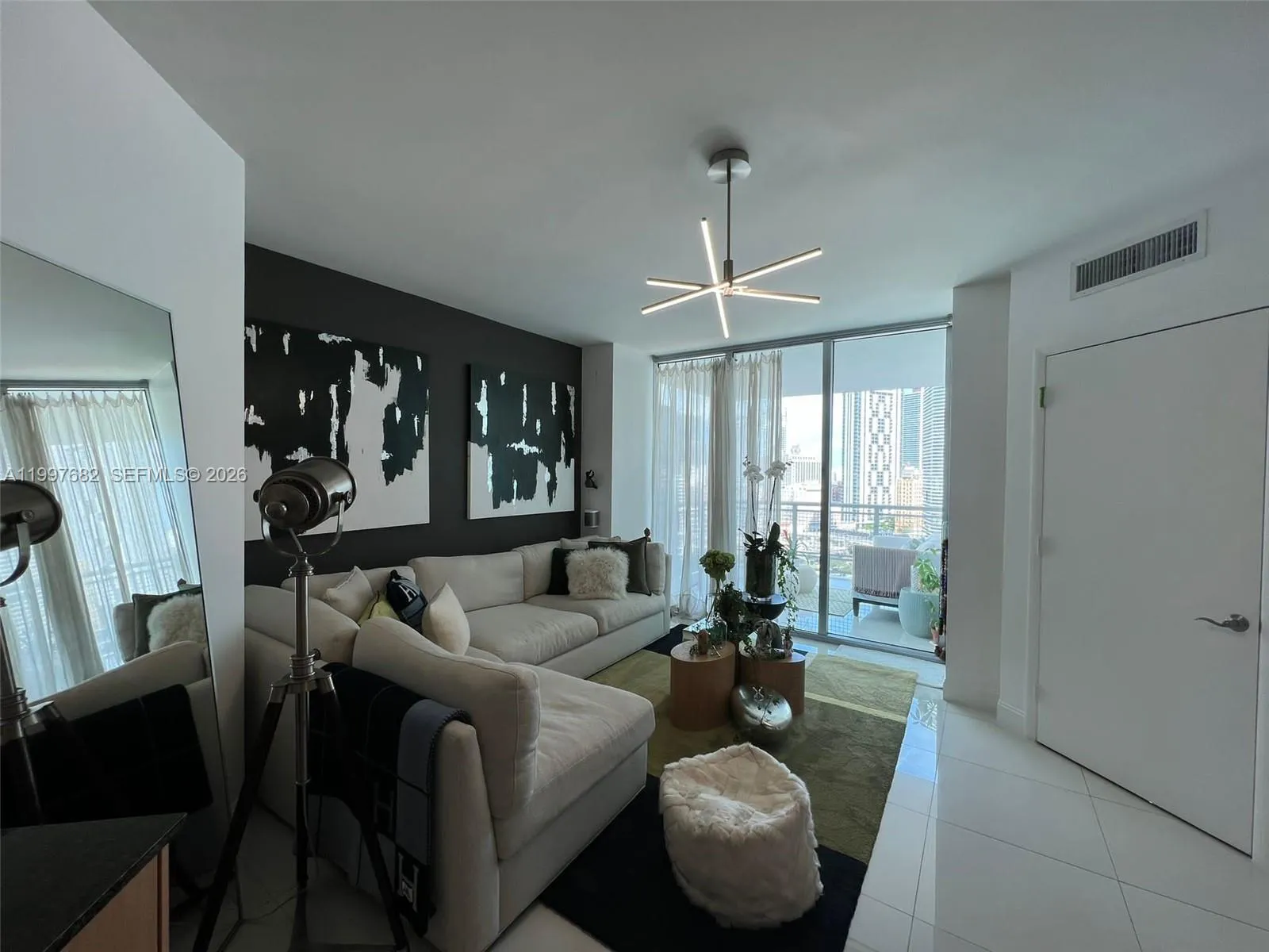350 S Miami Ave 1809, Miami, Florida 33130, Miami, Florida 33130, 1 Bedroom Bedrooms, ,1 BathroomBathrooms,Residential Lease,For Rent,350 S Miami Ave 1809, Miami, Florida 33130,A11997682