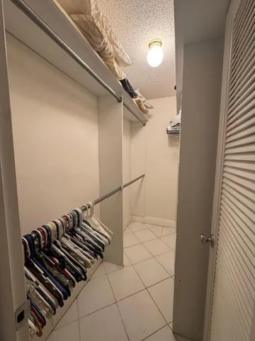 Walking Closet