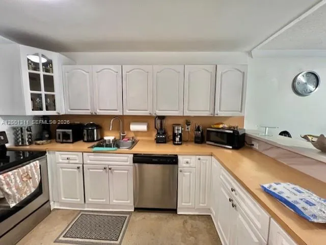 7830 Dickens Ave 203, Miami Beach, Florida 33141, Miami Beach, Florida 33141, 1 Bedroom Bedrooms, ,1 BathroomBathrooms,Residential,For Sale,7830 Dickens Ave 203, Miami Beach, Florida 33141,A12001311