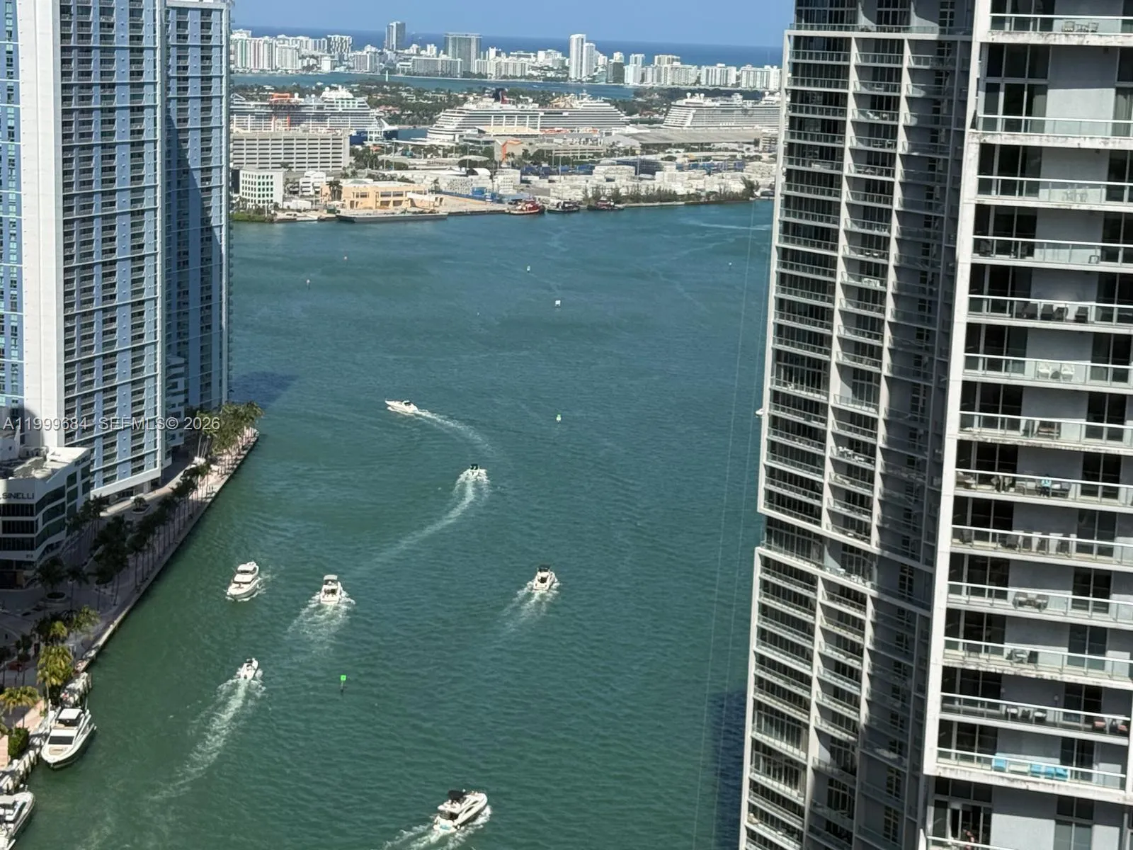 77 Se 5th Street 4214, Miami, Florida 33131, Miami, Florida 33131, 1 Bedroom Bedrooms, ,1 BathroomBathrooms,Residential Lease,For Rent,77 Se 5th Street 4214, Miami, Florida 33131,A11999684