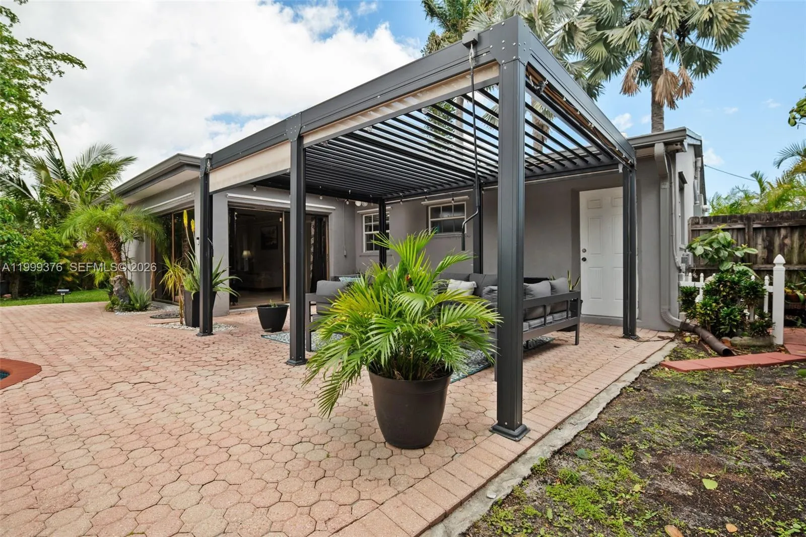 911 Sw 51st Ave, Plantation, Florida 33317, Plantation, Florida 33317, 3 Bedrooms Bedrooms, ,2 BathroomsBathrooms,Residential,For Sale,911 Sw 51st Ave, Plantation, Florida 33317,A11999376