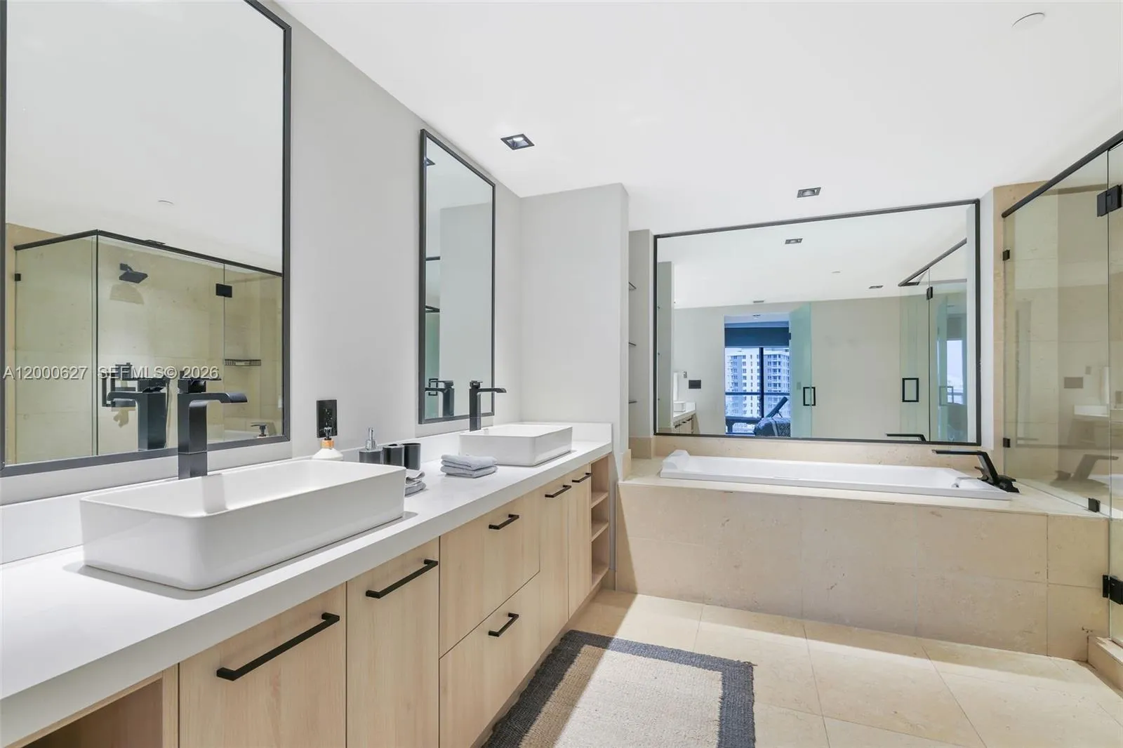 465 Brickell Ave 1805, Miami, Florida 33131, Miami, Florida 33131, 2 Bedrooms Bedrooms, ,2 BathroomsBathrooms,Residential Lease,For Rent,465 Brickell Ave 1805, Miami, Florida 33131,A12000627