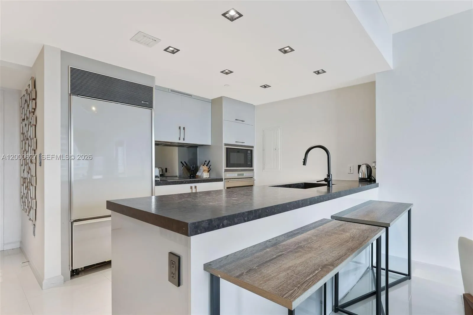 465 Brickell Ave 1805, Miami, Florida 33131, Miami, Florida 33131, 2 Bedrooms Bedrooms, ,2 BathroomsBathrooms,Residential Lease,For Rent,465 Brickell Ave 1805, Miami, Florida 33131,A12000627