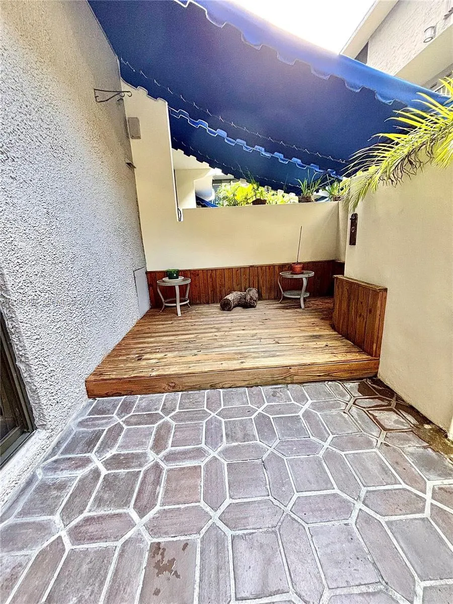 2666 Tigertail Ave 114, Miami, Florida 33133, Miami, Florida 33133, 1 Bedroom Bedrooms, ,2 BathroomsBathrooms,Residential Lease,For Rent,2666 Tigertail Ave 114, Miami, Florida 33133,A12001495