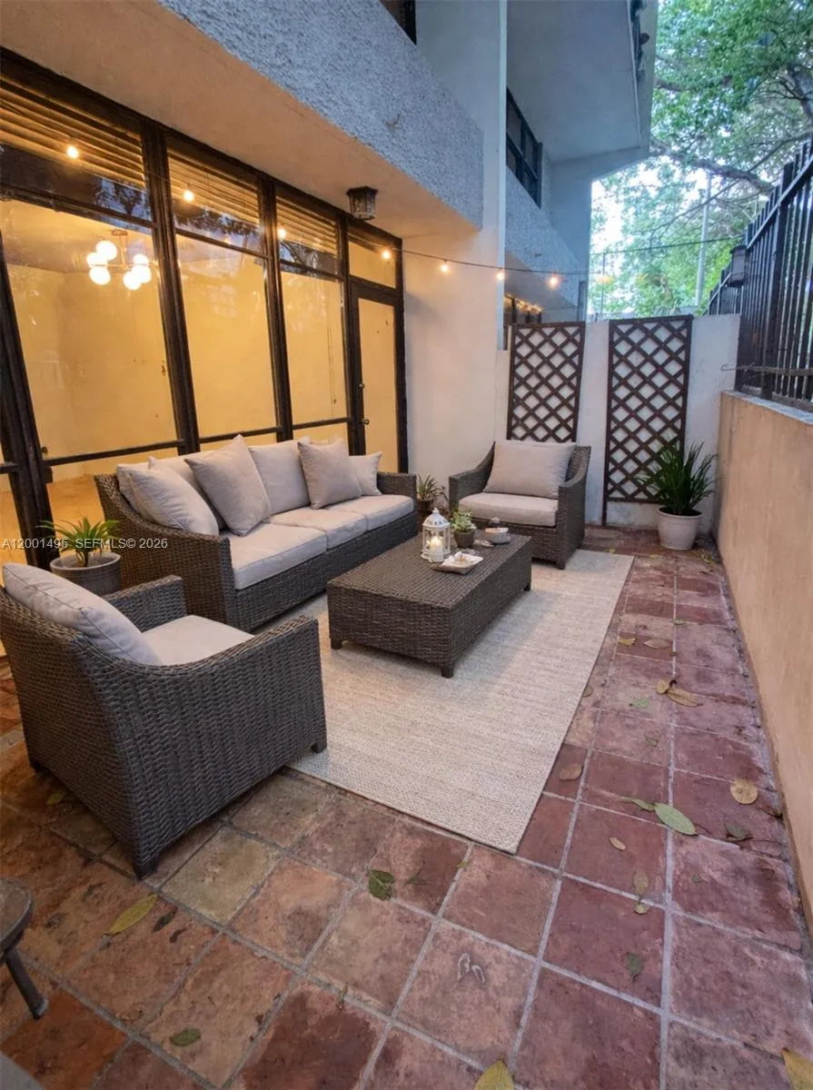 2666 Tigertail Ave 114, Miami, Florida 33133, Miami, Florida 33133, 1 Bedroom Bedrooms, ,2 BathroomsBathrooms,Residential Lease,For Rent,2666 Tigertail Ave 114, Miami, Florida 33133,A12001495