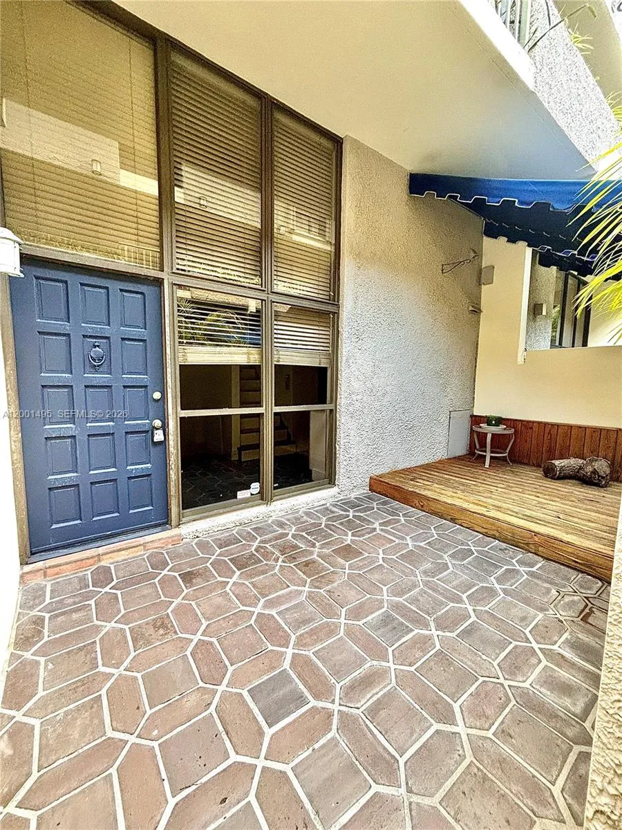 2666 Tigertail Ave 114, Miami, Florida 33133, Miami, Florida 33133, 1 Bedroom Bedrooms, ,2 BathroomsBathrooms,Residential Lease,For Rent,2666 Tigertail Ave 114, Miami, Florida 33133,A12001495