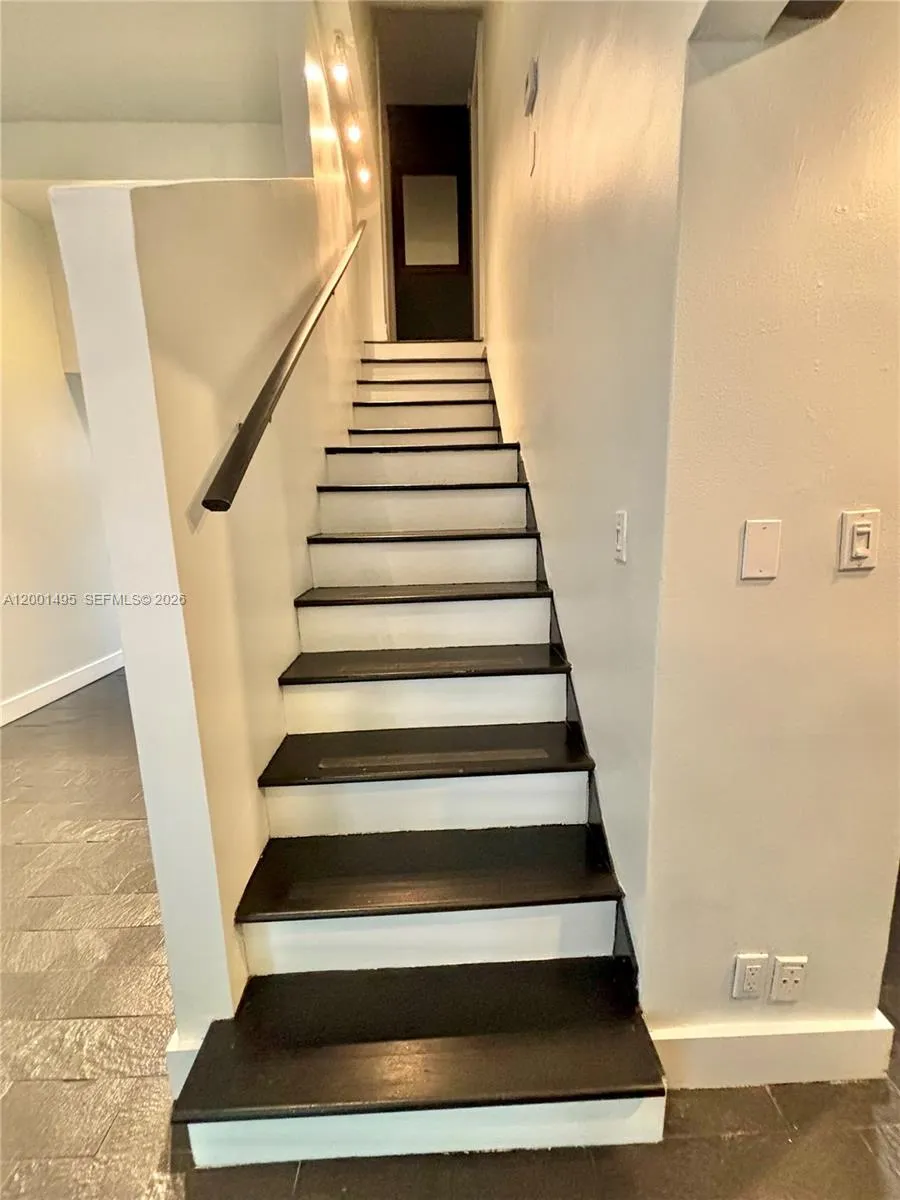 2666 Tigertail Ave 114, Miami, Florida 33133, Miami, Florida 33133, 1 Bedroom Bedrooms, ,2 BathroomsBathrooms,Residential Lease,For Rent,2666 Tigertail Ave 114, Miami, Florida 33133,A12001495