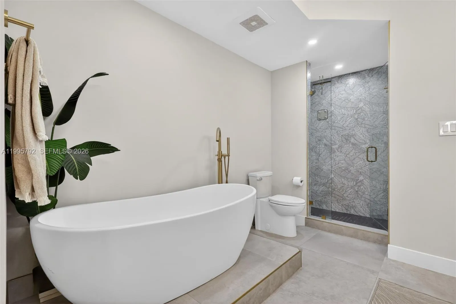 1000 Island Bl 3107, Aventura, Florida 33160, Aventura, Florida 33160, 3 Bedrooms Bedrooms, ,2 BathroomsBathrooms,Residential,For Sale,1000 Island Bl 3107, Aventura, Florida 33160,A11995792