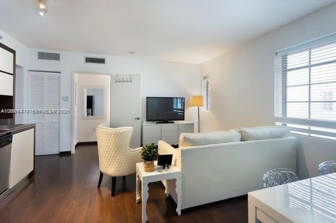 435 21st St 204, Miami Beach, Florida 33139, Miami Beach, Florida 33139, 1 Bedroom Bedrooms, ,1 BathroomBathrooms,Residential Lease,For Rent,435 21st St 204, Miami Beach, Florida 33139,A12001478