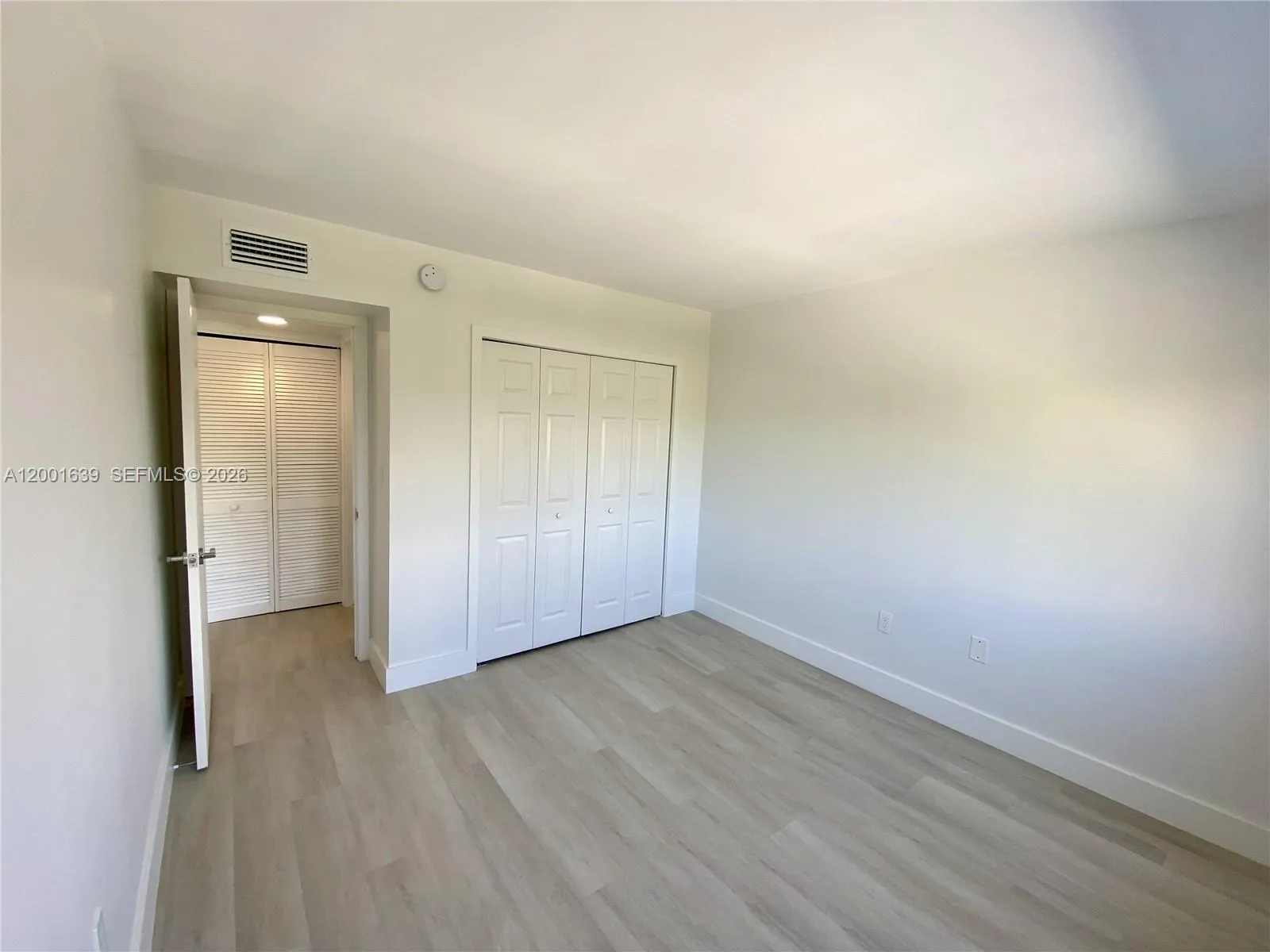 2nd bedroom w/window