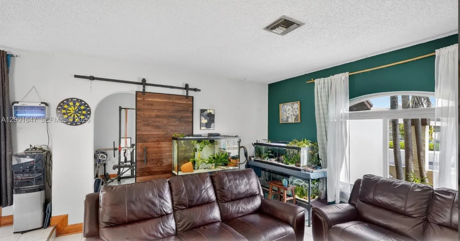 7010 Sw 103rd Pl, Miami, Florida 33173, Miami, Florida 33173, 3 Bedrooms Bedrooms, ,2 BathroomsBathrooms,Residential,For Sale,7010 Sw 103rd Pl, Miami, Florida 33173,A12001647