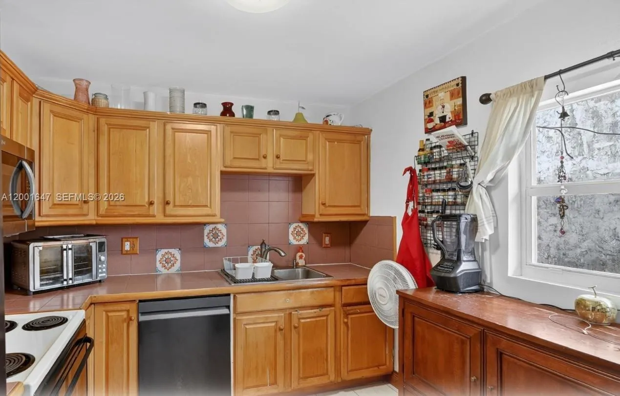 7010 Sw 103rd Pl, Miami, Florida 33173, Miami, Florida 33173, 3 Bedrooms Bedrooms, ,2 BathroomsBathrooms,Residential,For Sale,7010 Sw 103rd Pl, Miami, Florida 33173,A12001647