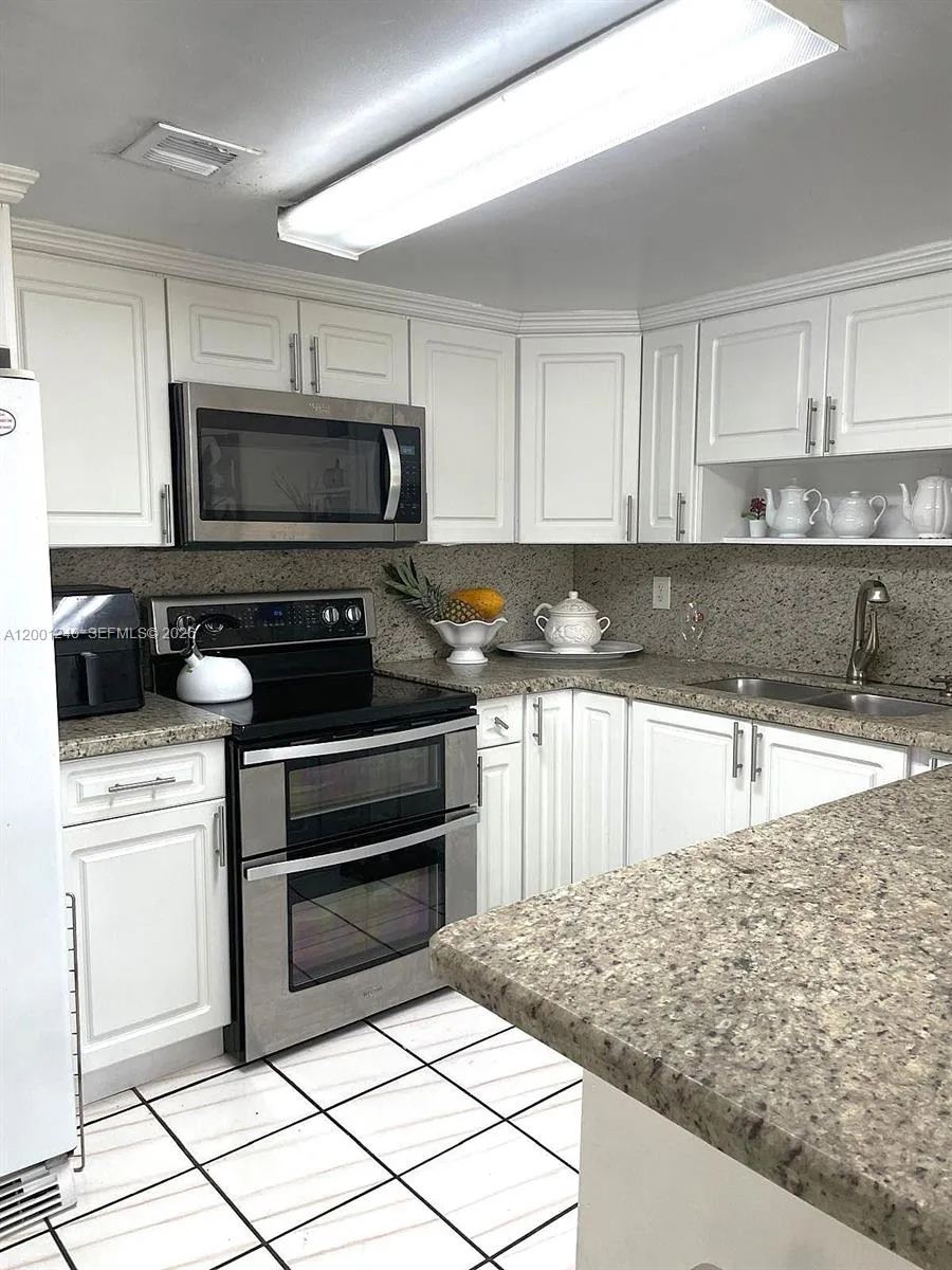 520 Nw 109th Ave 602, Miami, Florida 33172, Miami, Florida 33172, 4 Bedrooms Bedrooms, ,2 BathroomsBathrooms,Residential Lease,For Rent,520 Nw 109th Ave 602, Miami, Florida 33172,A12001240