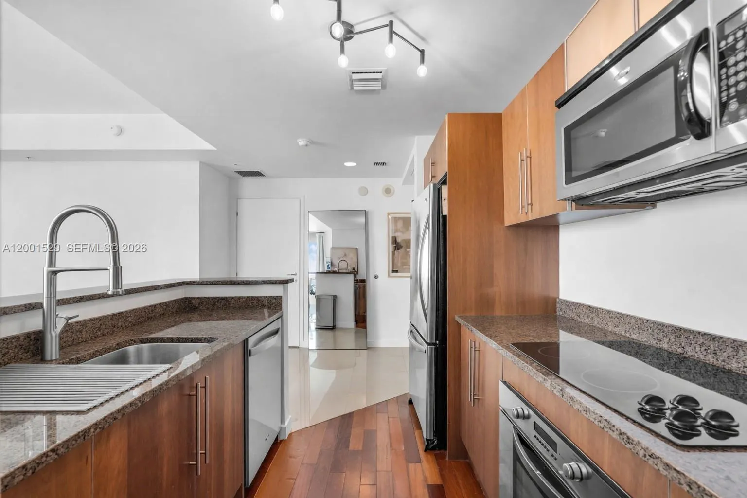 300 S Biscayne Blvd T-2416, Miami, Florida 33131, Miami, Florida 33131, 2 Bedrooms Bedrooms, ,2 BathroomsBathrooms,Residential,For Sale,300 S Biscayne Blvd T-2416, Miami, Florida 33131,A12001529