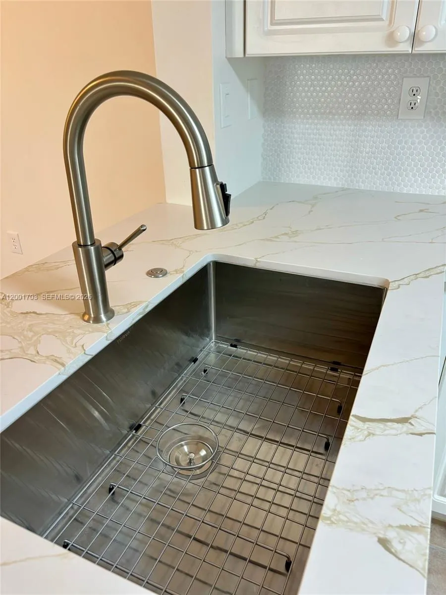 Fort Lauderdale, Florida 33301, 1 Bedroom Bedrooms, ,1 BathroomBathrooms,Residential Lease,For Rent,A12001703