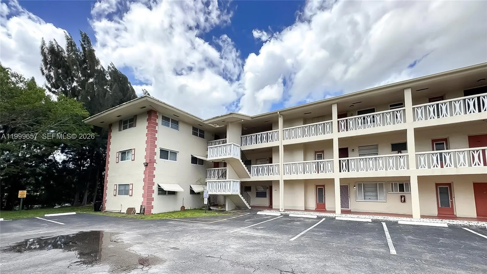 4770 Nw 10th Ct 106, Plantation, Florida 33313, Plantation, Florida 33313, 1 Bedroom Bedrooms, ,1 BathroomBathrooms,Residential,For Sale,4770 Nw 10th Ct 106, Plantation, Florida 33313,A11999657