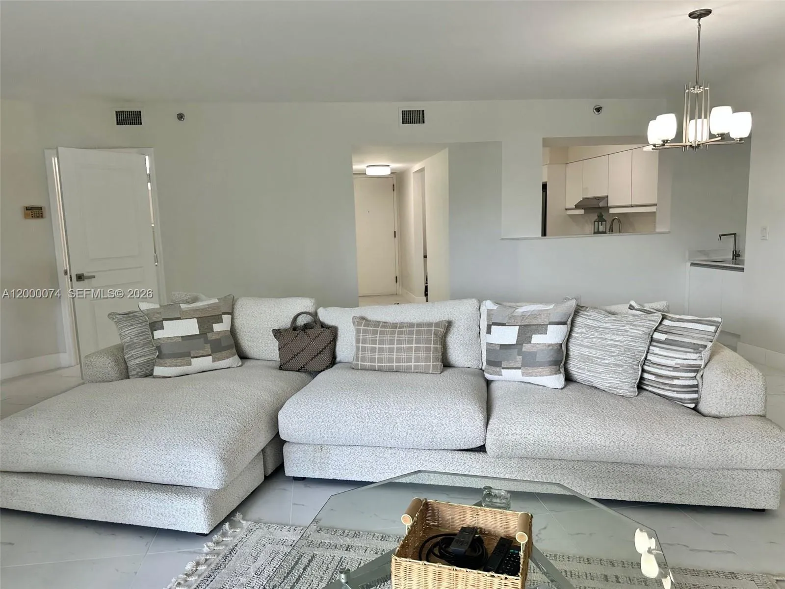8925 Collins Ave 2j, Surfside, Florida 33154, Surfside, Florida 33154, 2 Bedrooms Bedrooms, ,2 BathroomsBathrooms,Residential Lease,For Rent,8925 Collins Ave 2j, Surfside, Florida 33154,A12000074