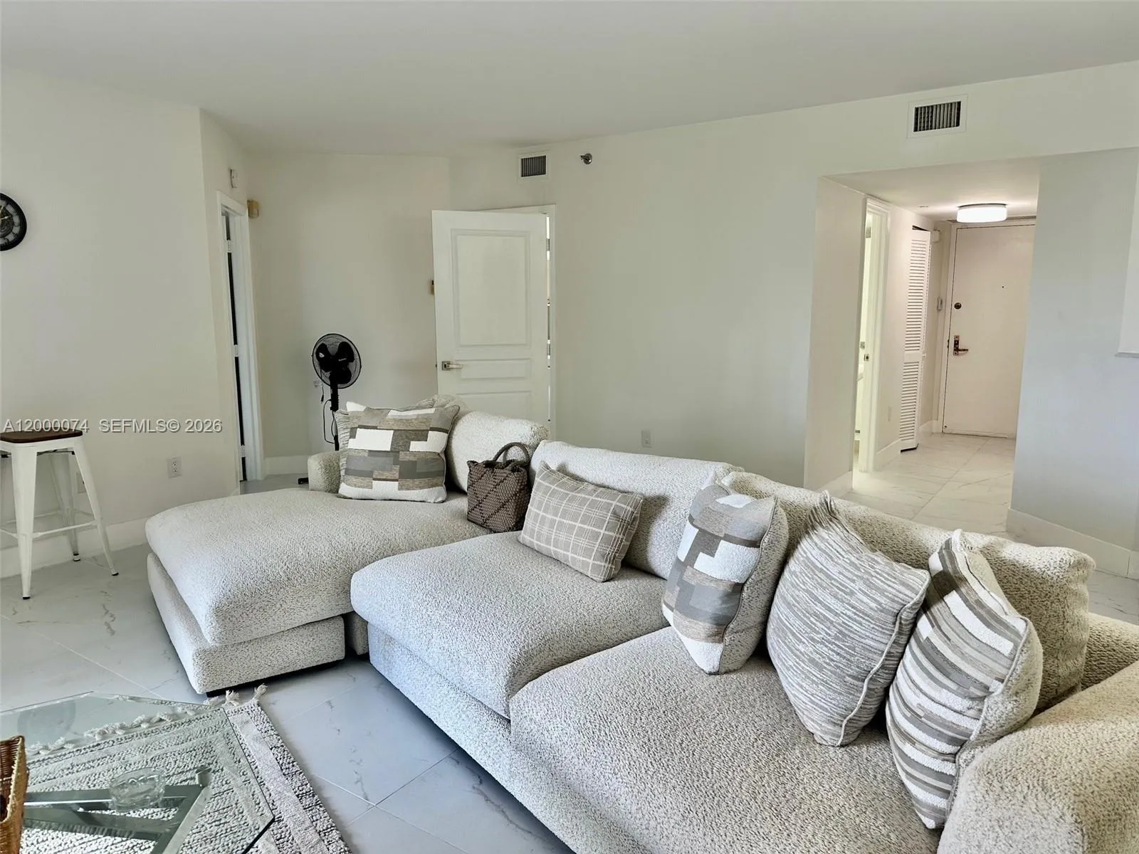 8925 Collins Ave 2j, Surfside, Florida 33154, Surfside, Florida 33154, 2 Bedrooms Bedrooms, ,2 BathroomsBathrooms,Residential Lease,For Rent,8925 Collins Ave 2j, Surfside, Florida 33154,A12000074