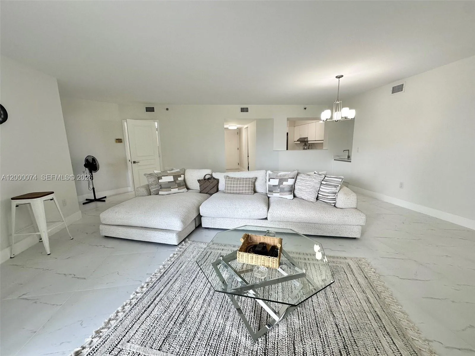 8925 Collins Ave 2j, Surfside, Florida 33154, Surfside, Florida 33154, 2 Bedrooms Bedrooms, ,2 BathroomsBathrooms,Residential Lease,For Rent,8925 Collins Ave 2j, Surfside, Florida 33154,A12000074