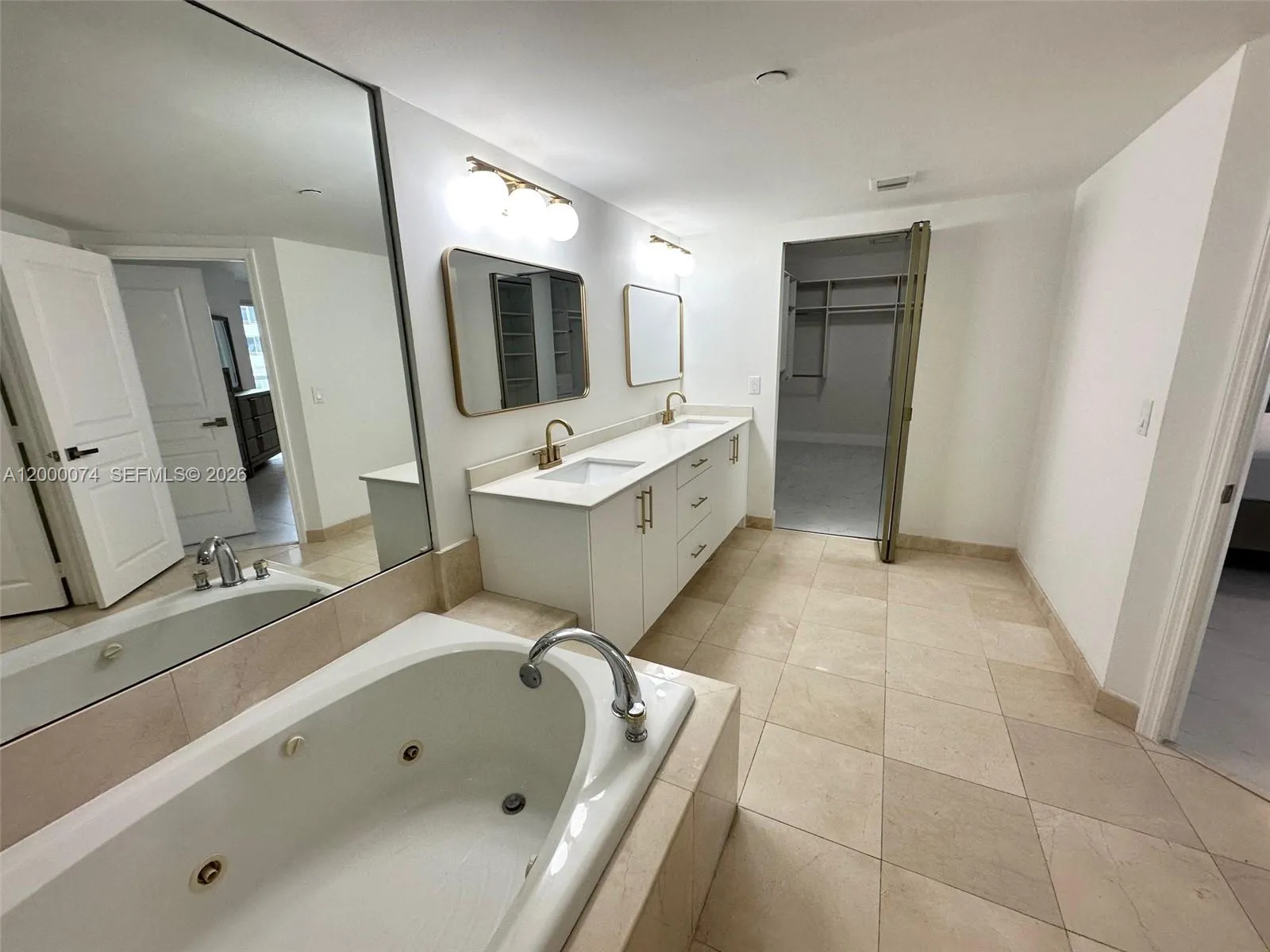 8925 Collins Ave 2j, Surfside, Florida 33154, Surfside, Florida 33154, 2 Bedrooms Bedrooms, ,2 BathroomsBathrooms,Residential Lease,For Rent,8925 Collins Ave 2j, Surfside, Florida 33154,A12000074