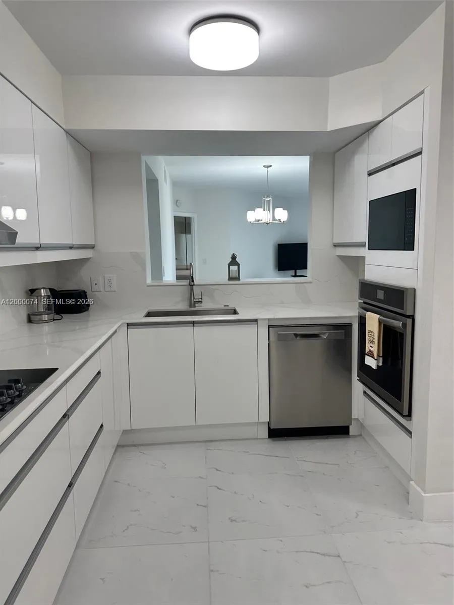 8925 Collins Ave 2j, Surfside, Florida 33154, Surfside, Florida 33154, 2 Bedrooms Bedrooms, ,2 BathroomsBathrooms,Residential Lease,For Rent,8925 Collins Ave 2j, Surfside, Florida 33154,A12000074