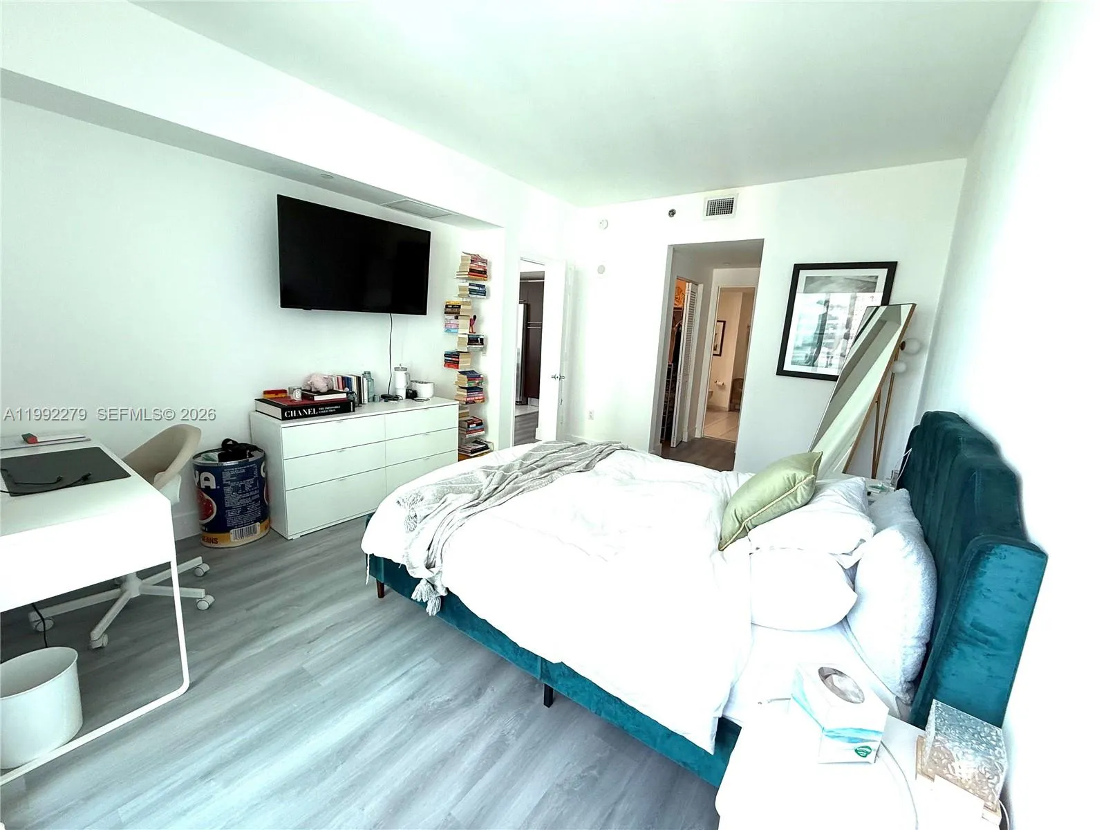 950 Brickell Bay Dr 2706, Miami, Florida 33131, Miami, Florida 33131, 2 Bedrooms Bedrooms, ,2 BathroomsBathrooms,Residential,For Sale,950 Brickell Bay Dr 2706, Miami, Florida 33131,A11992279