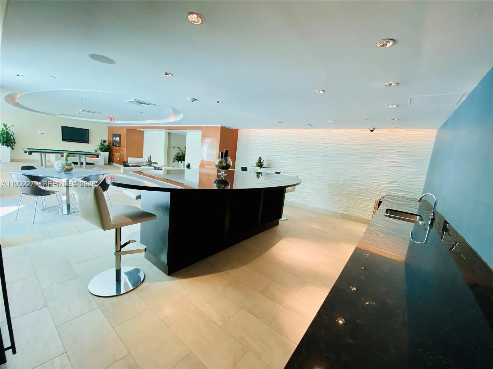 950 Brickell Bay Dr 2706, Miami, Florida 33131, Miami, Florida 33131, 2 Bedrooms Bedrooms, ,2 BathroomsBathrooms,Residential,For Sale,950 Brickell Bay Dr 2706, Miami, Florida 33131,A11992279