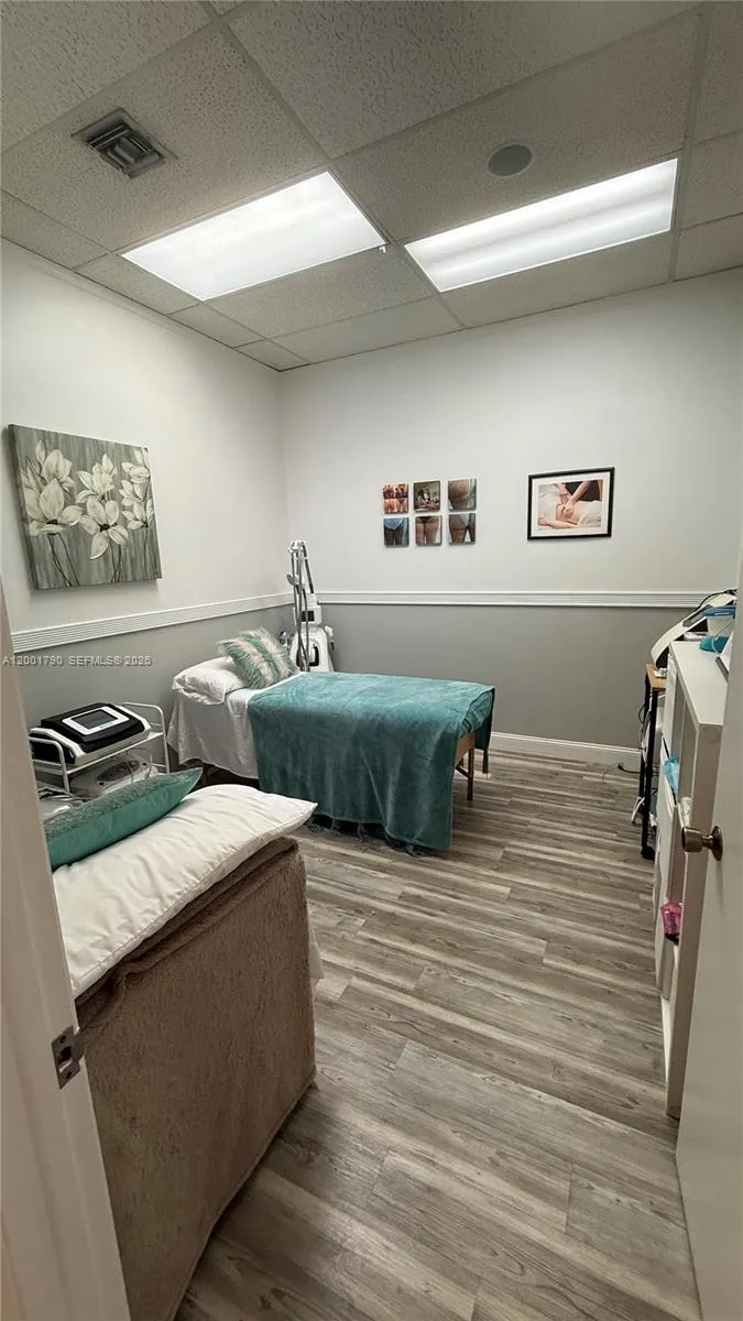 Private Room with door available for lease 13 X 13 / approx. 170 sq.ft.