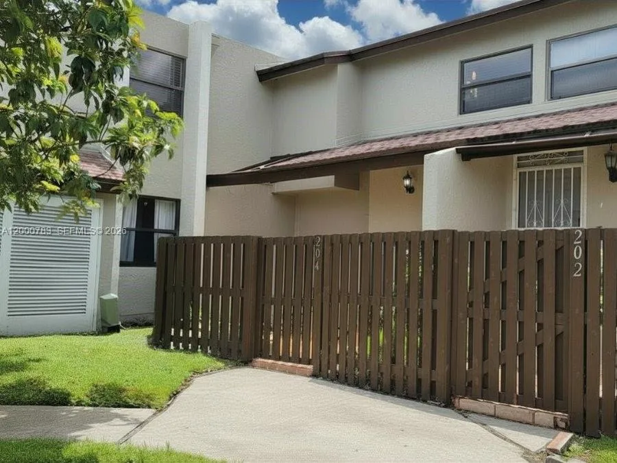 9970 Nw 9th St Cir 204, Miami, Florida 33172, Miami, Florida 33172, 2 Bedrooms Bedrooms, ,2 BathroomsBathrooms,Residential Lease,For Rent,9970 Nw 9th St Cir 204, Miami, Florida 33172,A12000783