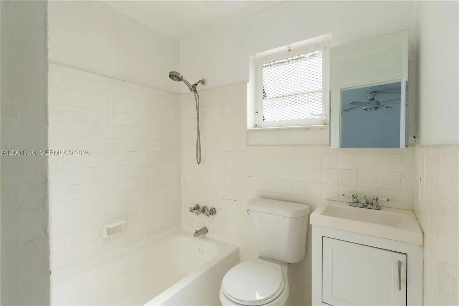 Bathroom for the efficiency in the back