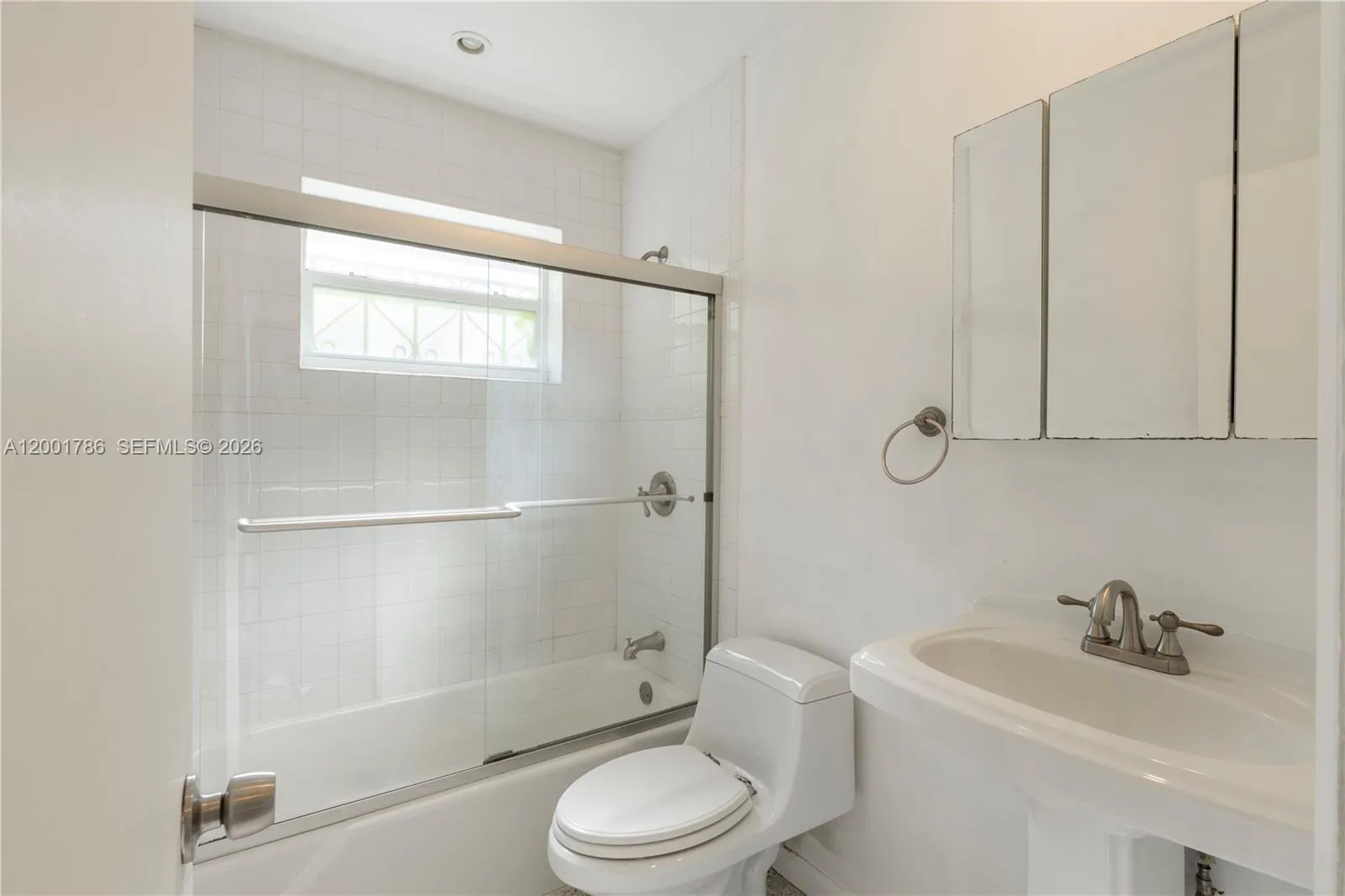 565 Ne 160th Ter, Miami, Florida 33162, Miami, Florida 33162, 4 Bedrooms Bedrooms, ,3 BathroomsBathrooms,Residential,For Sale,565 Ne 160th Ter, Miami, Florida 33162,A12001786