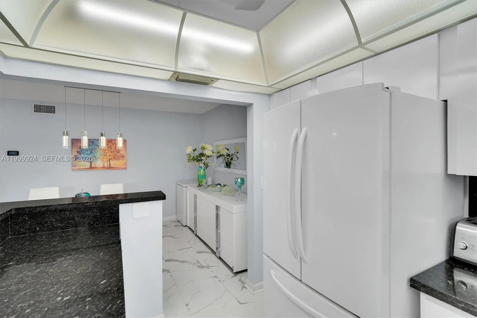 Open kitchen to dining area