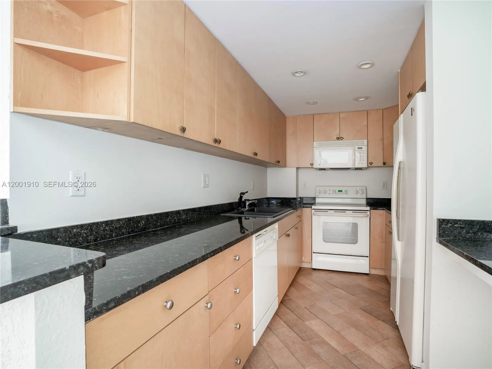 10350 W Bay Harbor Dr 6l, Bay Harbor Islands, Flor, Bay Harbor Islands, Florida 33154, 1 Bedroom Bedrooms, ,1 BathroomBathrooms,Residential Lease,For Rent,10350 W Bay Harbor Dr 6l, Bay Harbor Islands, Flor,A12001910