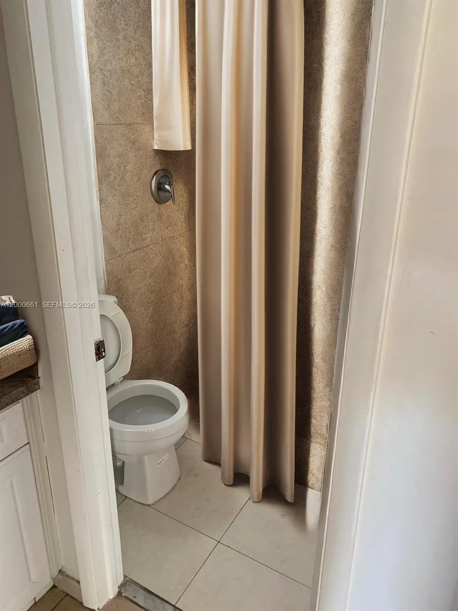 7345 W 4th Ave 203, Hialeah, Florida 33014, Hialeah, Florida 33014, 2 Bedrooms Bedrooms, ,2 BathroomsBathrooms,Residential Lease,For Rent,7345 W 4th Ave 203, Hialeah, Florida 33014,A12000661