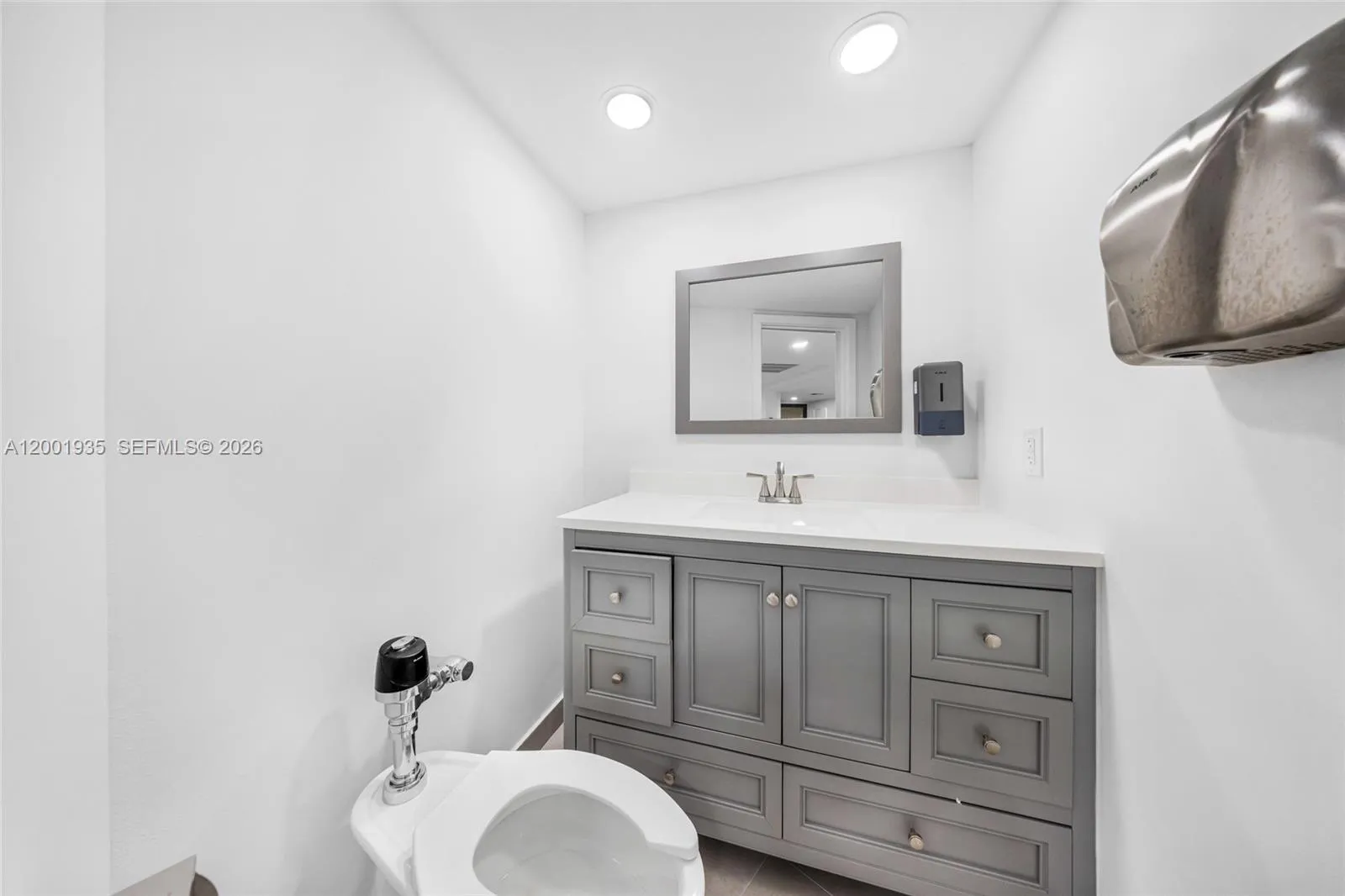 5401 Collins Ave Cu-9, Miami Beach, Florida 33140, Miami Beach, Florida 33140, ,Commercial Sale,For Sale,5401 Collins Ave Cu-9, Miami Beach, Florida 33140,A12001935