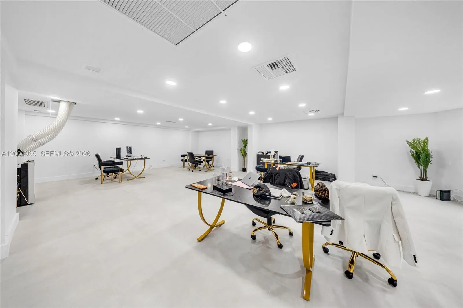 5401 Collins Ave Cu-9, Miami Beach, Florida 33140, Miami Beach, Florida 33140, ,Commercial Sale,For Sale,5401 Collins Ave Cu-9, Miami Beach, Florida 33140,A12001935