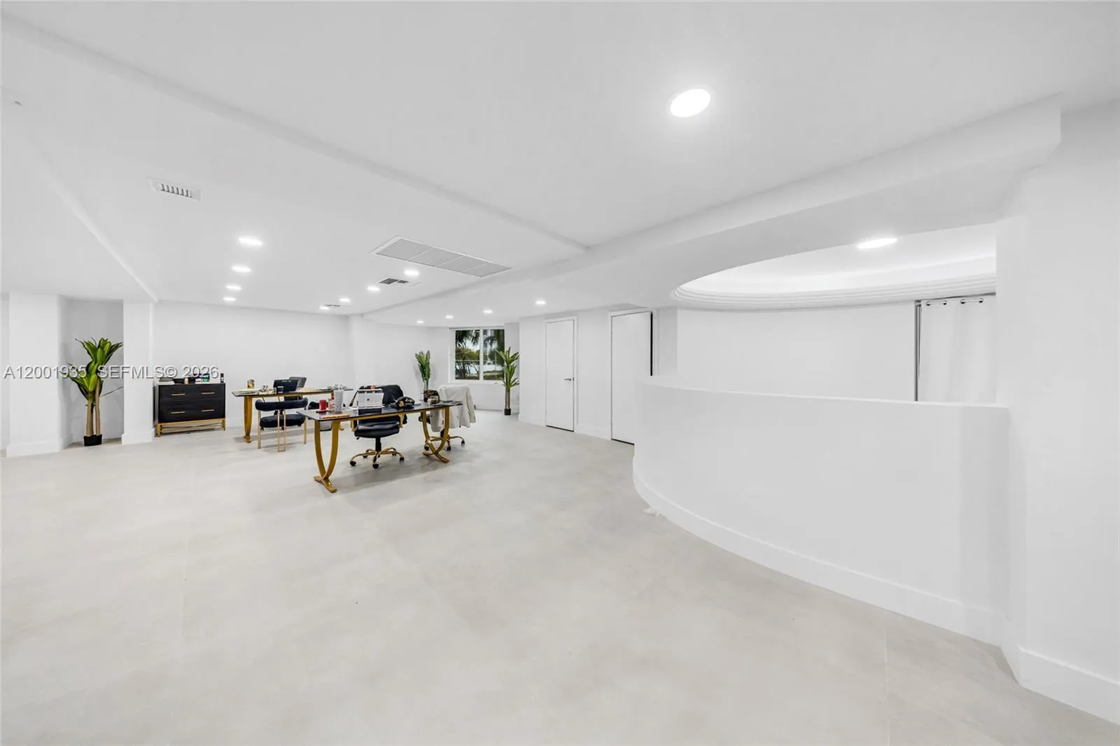 5401 Collins Ave Cu-9, Miami Beach, Florida 33140, Miami Beach, Florida 33140, ,Commercial Sale,For Sale,5401 Collins Ave Cu-9, Miami Beach, Florida 33140,A12001935