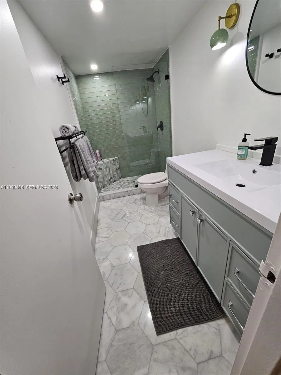 900 Bay Dr 311, Miami Beach, Florida 33141, Miami Beach, Florida 33141, 1 Bedroom Bedrooms, ,1 BathroomBathrooms,Residential,For Sale,900 Bay Dr 311, Miami Beach, Florida 33141,A11999418