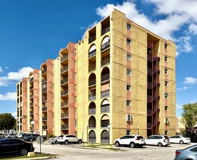 4717 Nw 7th St 705-10, Miami, Florida 33126, Miami, Florida 33126, 2 Bedrooms Bedrooms, ,2 BathroomsBathrooms,Residential Lease,For Rent,4717 Nw 7th St 705-10, Miami, Florida 33126,A12001996