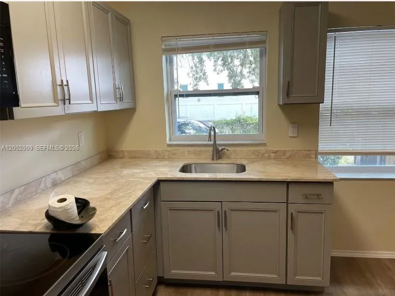 1720 Pierce St 1, Hollywood, Florida 33020, Hollywood, Florida 33020, 1 Bedroom Bedrooms, ,1 BathroomBathrooms,Residential Lease,For Rent,1720 Pierce St 1, Hollywood, Florida 33020,A12002009