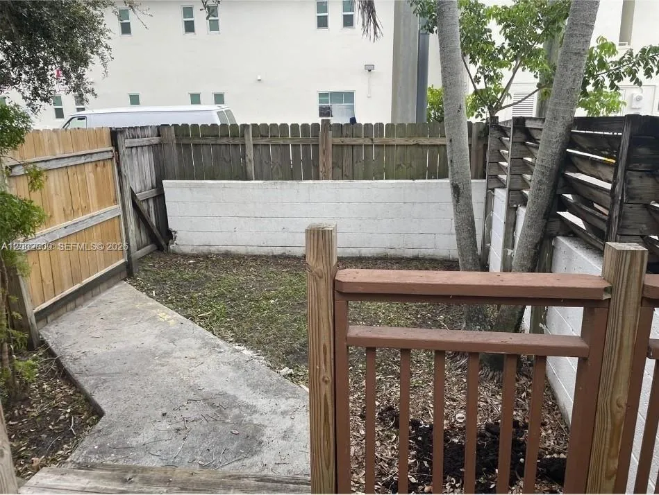 1720 Pierce St 1, Hollywood, Florida 33020, Hollywood, Florida 33020, 1 Bedroom Bedrooms, ,1 BathroomBathrooms,Residential Lease,For Rent,1720 Pierce St 1, Hollywood, Florida 33020,A12002009