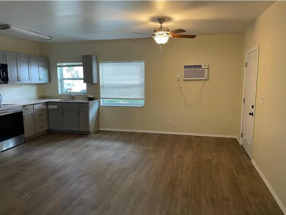 1720 Pierce St 1, Hollywood, Florida 33020, Hollywood, Florida 33020, 1 Bedroom Bedrooms, ,1 BathroomBathrooms,Residential Lease,For Rent,1720 Pierce St 1, Hollywood, Florida 33020,A12002009