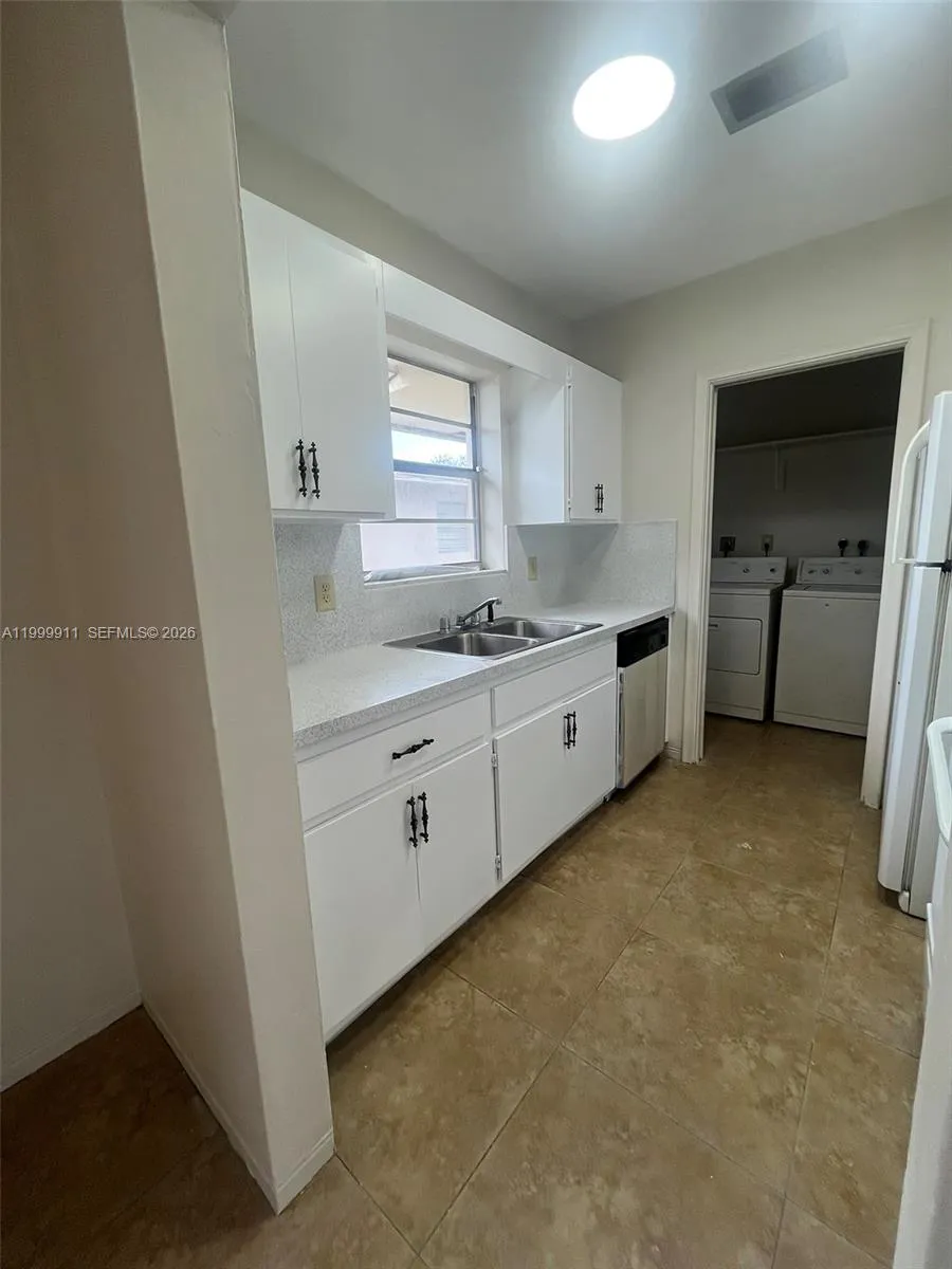 5706 Lincoln St, Hollywood, Florida 33021, Hollywood, Florida 33021, ,Residential Income,For Sale,5706 Lincoln St, Hollywood, Florida 33021,A11999911