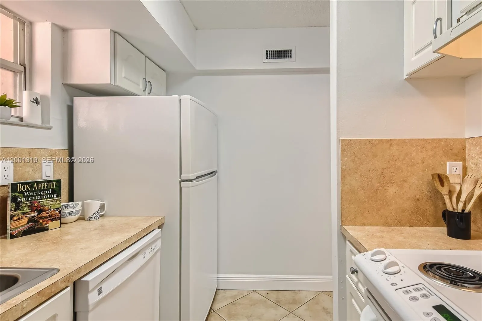 29 Santillane Ave 2, Coral Gables, Florida 33134, Coral Gables, Florida 33134, 2 Bedrooms Bedrooms, ,2 BathroomsBathrooms,Residential,For Sale,29 Santillane Ave 2, Coral Gables, Florida 33134,A12001319