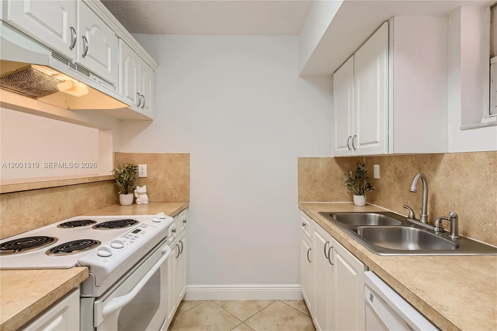 29 Santillane Ave 2, Coral Gables, Florida 33134, Coral Gables, Florida 33134, 2 Bedrooms Bedrooms, ,2 BathroomsBathrooms,Residential,For Sale,29 Santillane Ave 2, Coral Gables, Florida 33134,A12001319