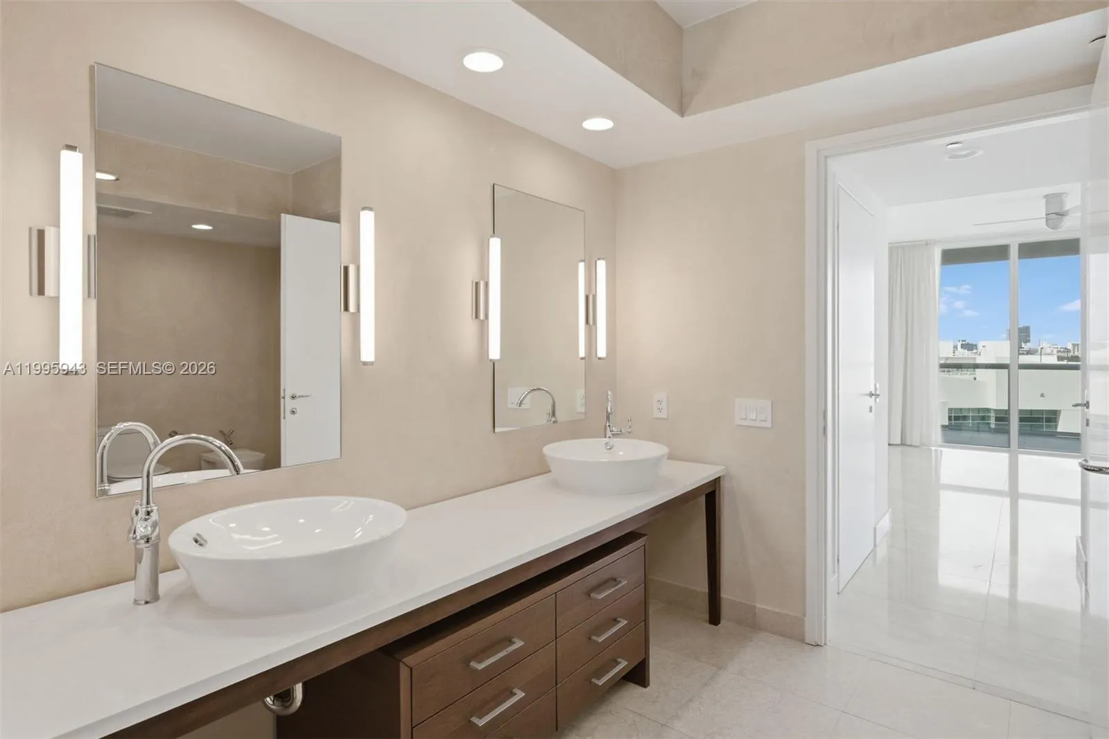 450 Alton Rd 910, Miami Beach, Florida 33139, Miami Beach, Florida 33139, 2 Bedrooms Bedrooms, ,2 BathroomsBathrooms,Residential,For Sale,450 Alton Rd 910, Miami Beach, Florida 33139,A11995943