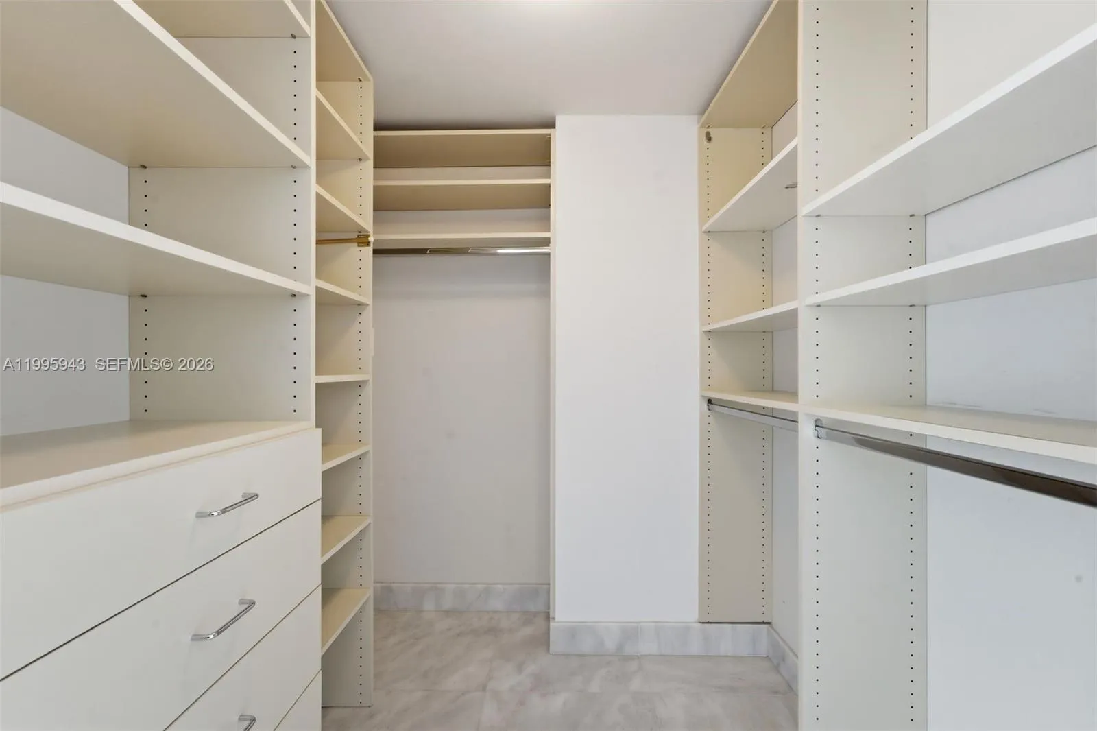 450 Alton Rd 910, Miami Beach, Florida 33139, Miami Beach, Florida 33139, 2 Bedrooms Bedrooms, ,2 BathroomsBathrooms,Residential,For Sale,450 Alton Rd 910, Miami Beach, Florida 33139,A11995943