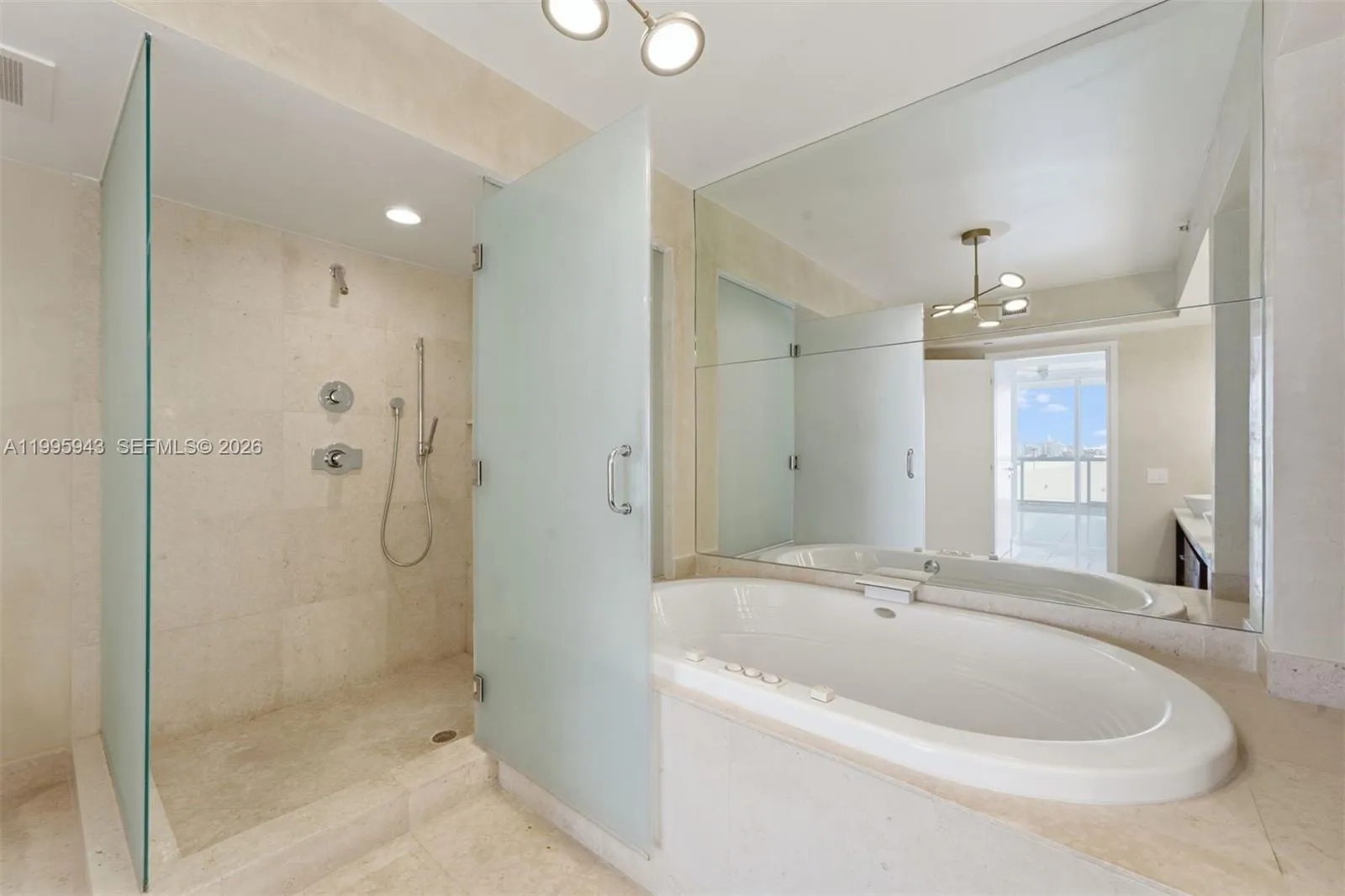 450 Alton Rd 910, Miami Beach, Florida 33139, Miami Beach, Florida 33139, 2 Bedrooms Bedrooms, ,2 BathroomsBathrooms,Residential,For Sale,450 Alton Rd 910, Miami Beach, Florida 33139,A11995943