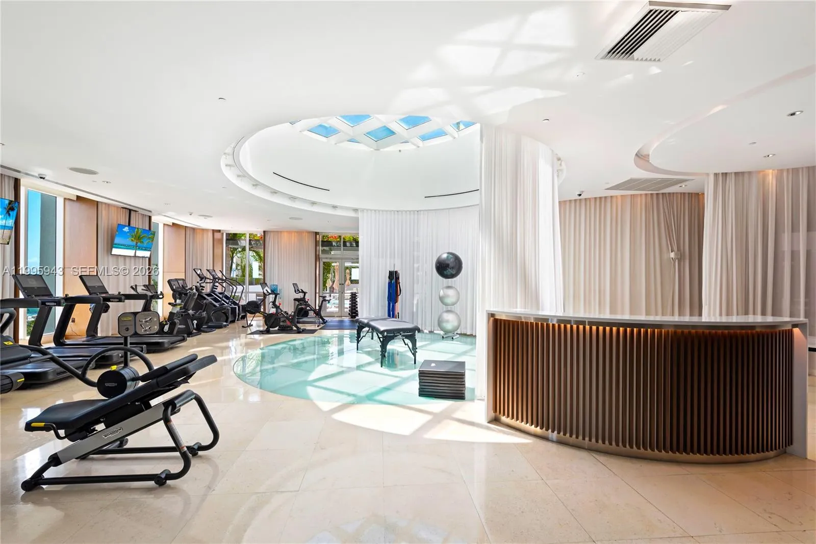 450 Alton Rd 910, Miami Beach, Florida 33139, Miami Beach, Florida 33139, 2 Bedrooms Bedrooms, ,2 BathroomsBathrooms,Residential,For Sale,450 Alton Rd 910, Miami Beach, Florida 33139,A11995943