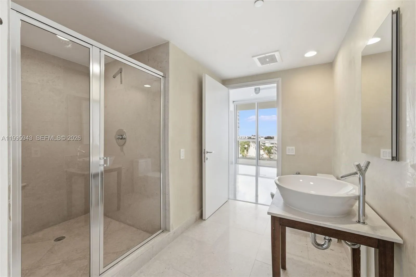 450 Alton Rd 910, Miami Beach, Florida 33139, Miami Beach, Florida 33139, 2 Bedrooms Bedrooms, ,2 BathroomsBathrooms,Residential,For Sale,450 Alton Rd 910, Miami Beach, Florida 33139,A11995943